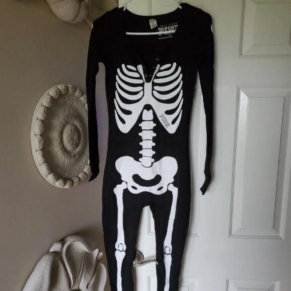 Victoria's Secret Other - 👻 VICTORIA'S SECRET HALLOWEEN SKELETON ONESIE